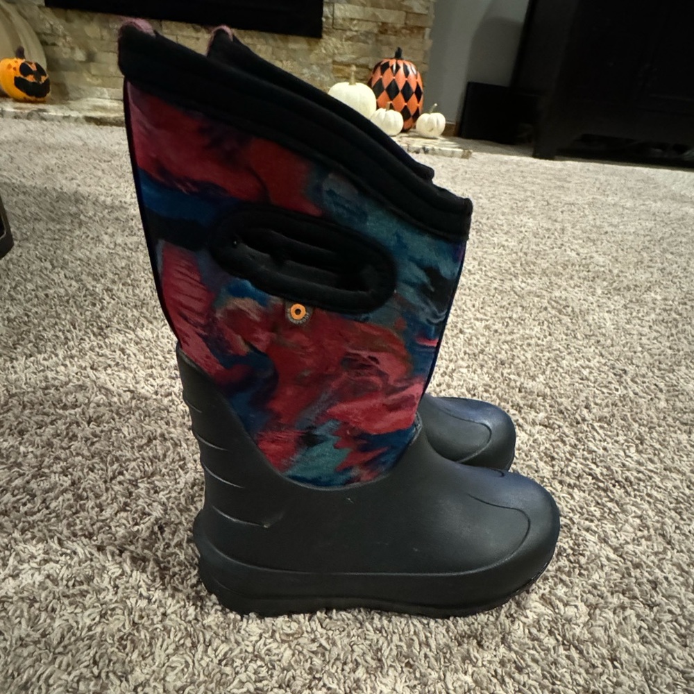 Kids Bogs Neo Classic Youth size 1 great condition